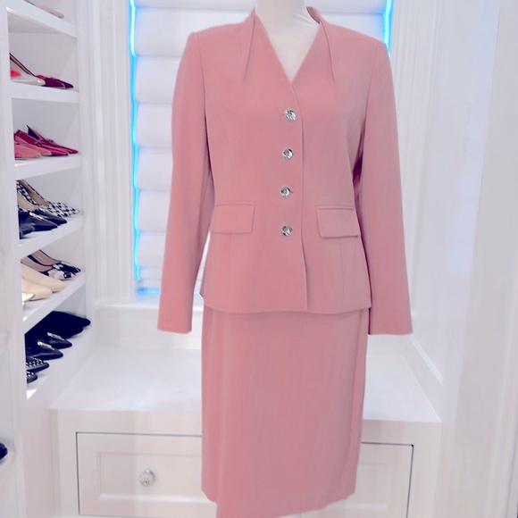 Tahari Jackets & Blazers - NWT Tahari Peony skirt suit size 8 petite